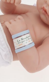 Реалистичный новорожденный зевающий мальчик Newborn First Yawn- Real Boy